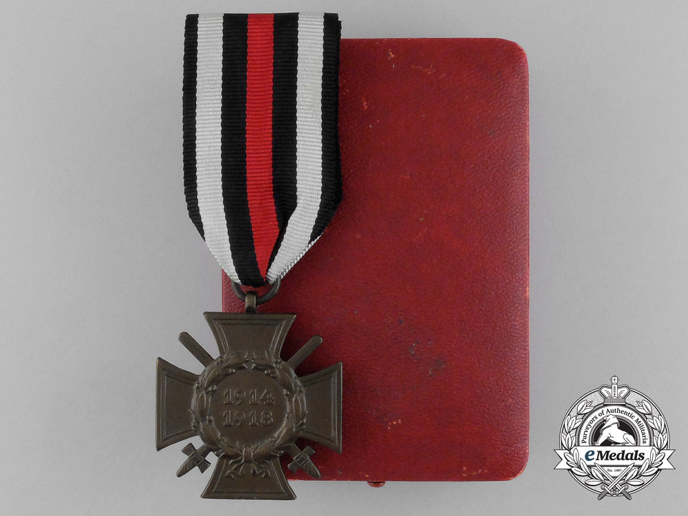 germany,_imperial._an_honour_cross_of_the_world_war_with_swords(1914-18),_by_paul_küst_of_berlin_with_case_dscf0154