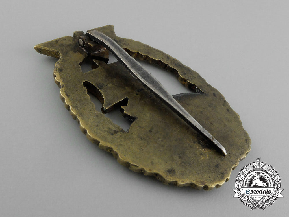an_early_war_quality_kriegsmarine_auxiliary_cruiser_badge_by_schwerin_of_berlin_dscf0165