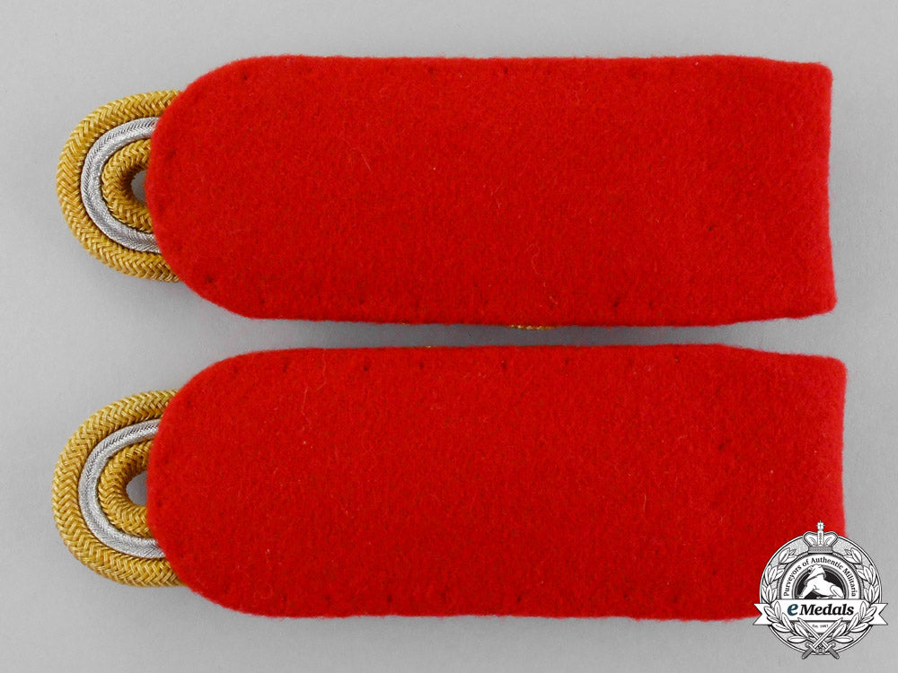 an_absolutely_mint_and_unissued_set_of_second_war_german_general_major_shoulder_boards_dscf0901