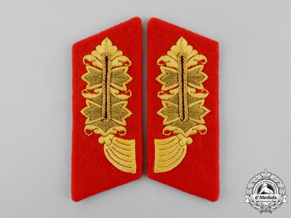 an_absolutely_mint_and_unissued_set_of_second_war_german_general_major_collar_tabs_dscf0911