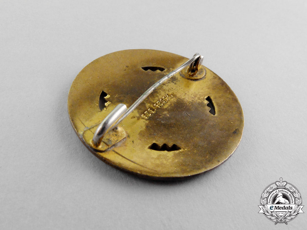 a_german_reichs-_midwife’s_association_membership_badge_dscf1783