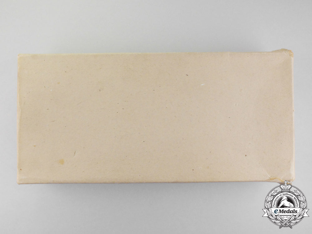 a_mint&_unissued_cased_silver_grade_tank_badge_in_rare_original_shipment_box_dscf2024