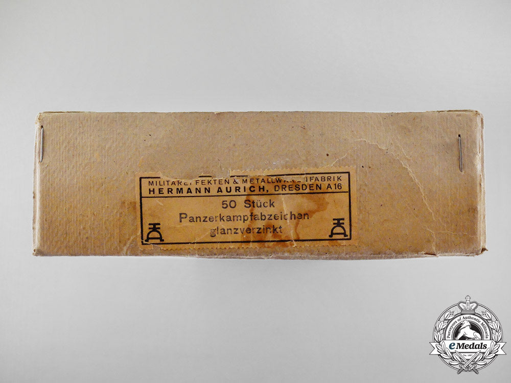 a_mint&_unissued_cased_silver_grade_tank_badge_in_rare_original_shipment_box_dscf2030