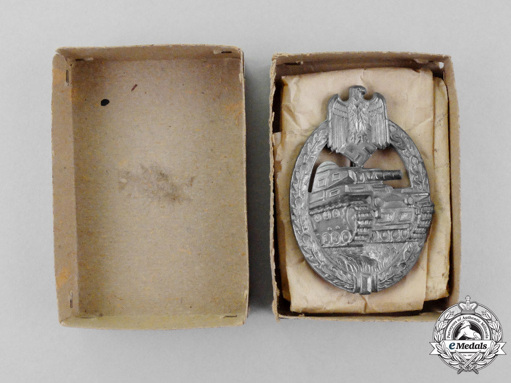 a_mint&_unissued_cased_silver_grade_tank_badge_in_rare_original_shipment_box_dscf2033
