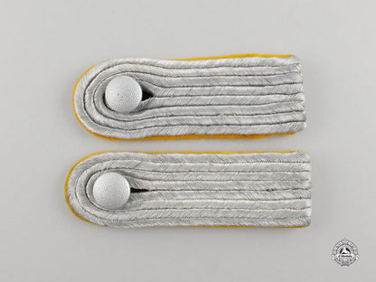 a_set_of_luftwaffe_flight_lieutenant_rank_shoulder_boards&_collar_tabs_dscf2915