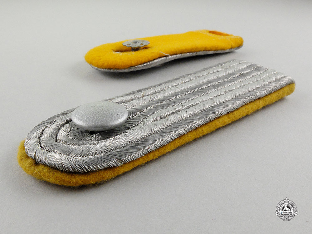 a_set_of_luftwaffe_flight_lieutenant_rank_shoulder_boards&_collar_tabs_dscf2918