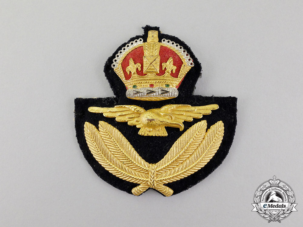 canada._a_second_war_royal_canadian_air_force(_rcaf)_officer's_cap_badge_dscf4401