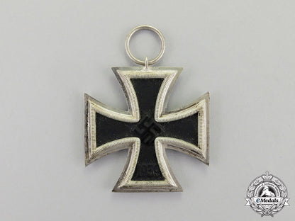germany._a_mint_iron_cross1939_second_class_in_its_packet_of_issue_dscf5120