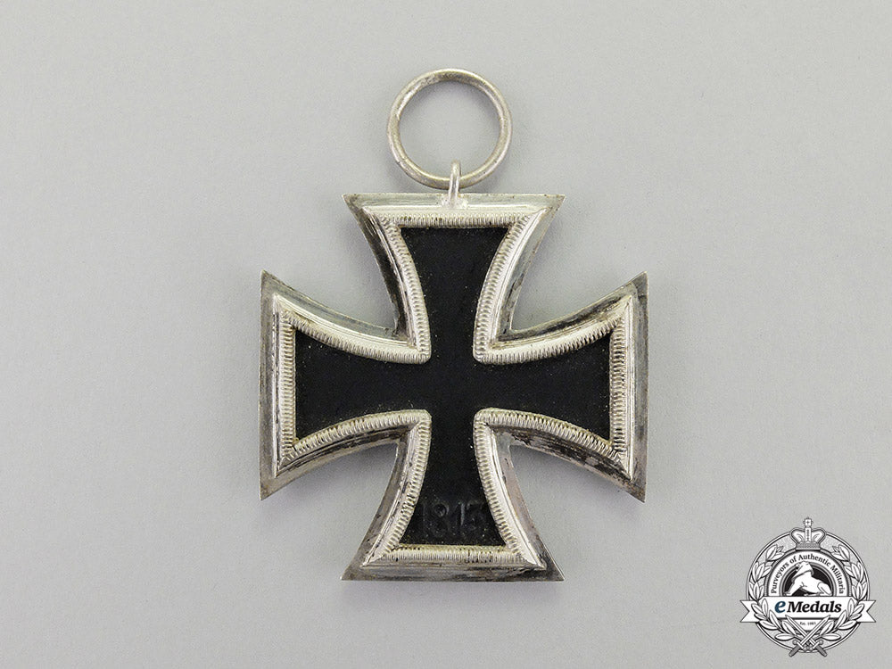 germany._a_mint_iron_cross1939_second_class_in_its_packet_of_issue_dscf5121