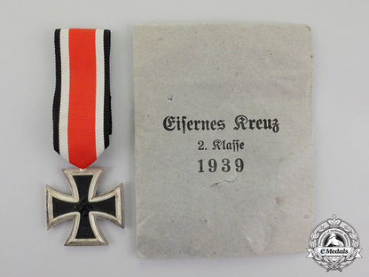germany._a_mint_iron_cross1939_second_class_in_its_packet_of_issue_dscf5124