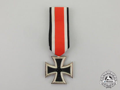 germany._a_mint_iron_cross1939_second_class_in_its_packet_of_issue_dscf5125