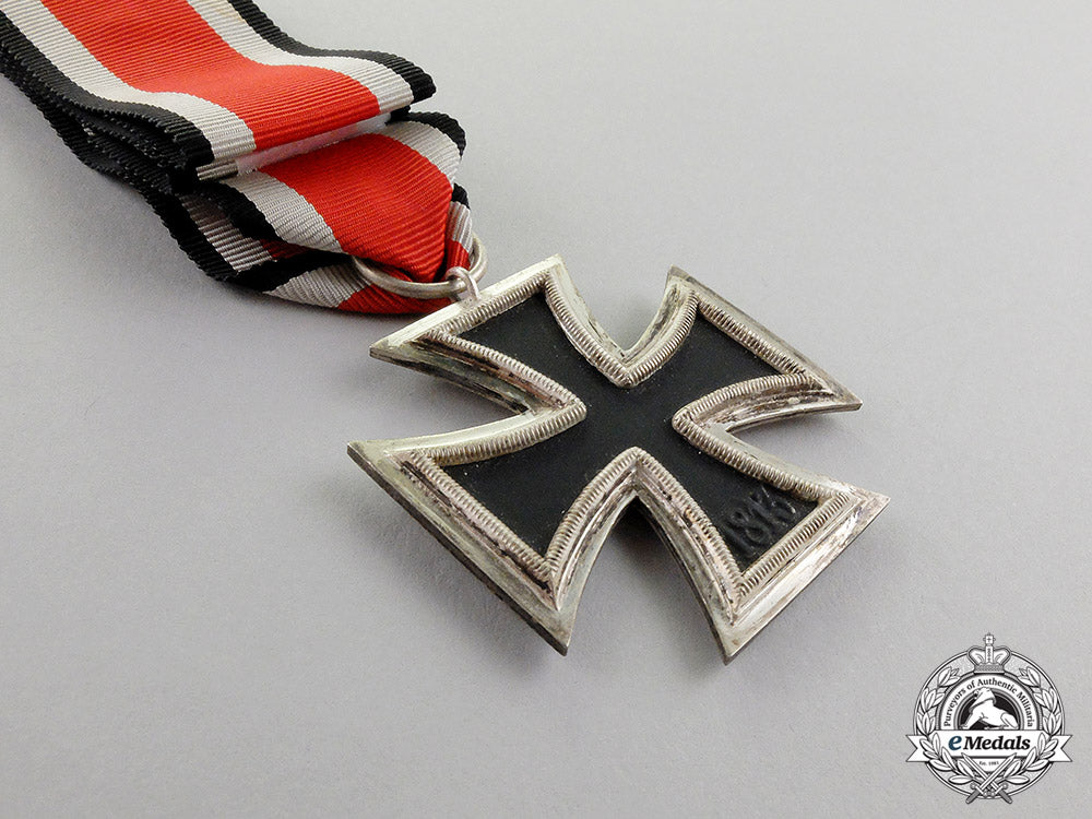 germany._a_mint_iron_cross1939_second_class_in_its_packet_of_issue_dscf5128