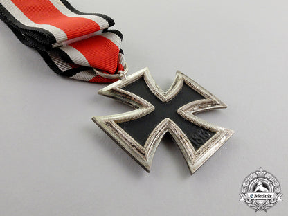 germany._a_mint_iron_cross1939_second_class_in_its_packet_of_issue_dscf5128