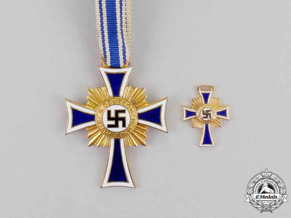 germany._a_gold_grade_cross_of_honour_of_the_german_mother_with_miniature_dscf5238-_1_