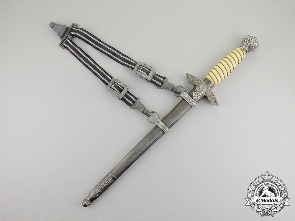 germany._a_luftwaffe_dagger_with_its_matching_dagger_hanger_dscf5475