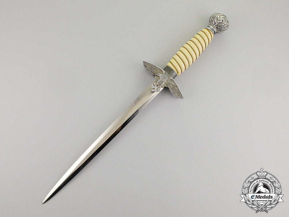 germany._a_luftwaffe_dagger_with_its_matching_dagger_hanger_dscf5485
