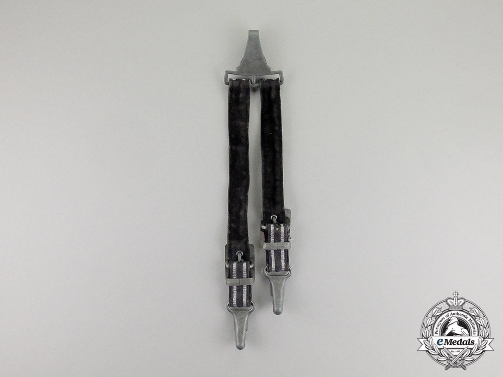 germany._a_luftwaffe_dagger_with_its_matching_dagger_hanger_dscf5531