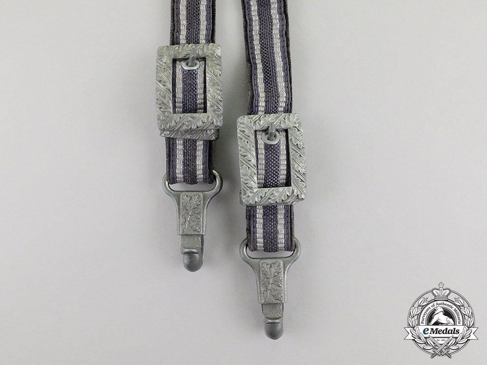 germany._a_luftwaffe_dagger_with_its_matching_dagger_hanger_dscf5534