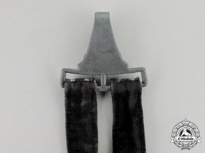 germany._a_luftwaffe_dagger_with_its_matching_dagger_hanger_dscf5536