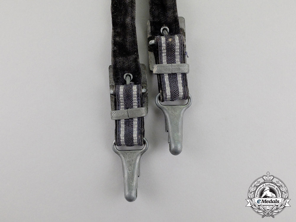 germany._a_luftwaffe_dagger_with_its_matching_dagger_hanger_dscf5537
