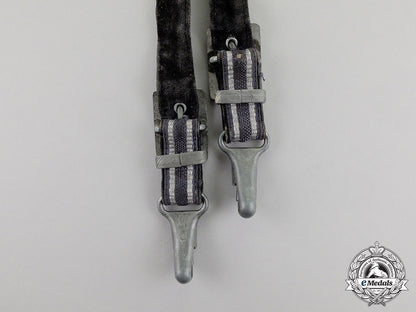 germany._a_luftwaffe_dagger_with_its_matching_dagger_hanger_dscf5537