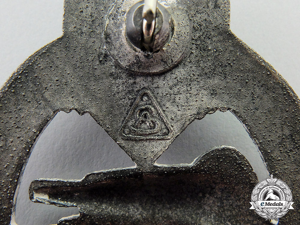 germany._a_silver_grade_tank_badge_by_a.d_schwert_of_stuttgart_dscf7238