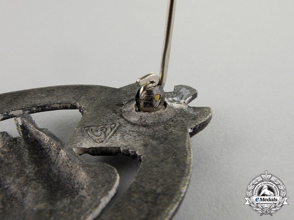 germany._a_silver_grade_tank_badge_by_a.d_schwert_of_stuttgart_dscf7251