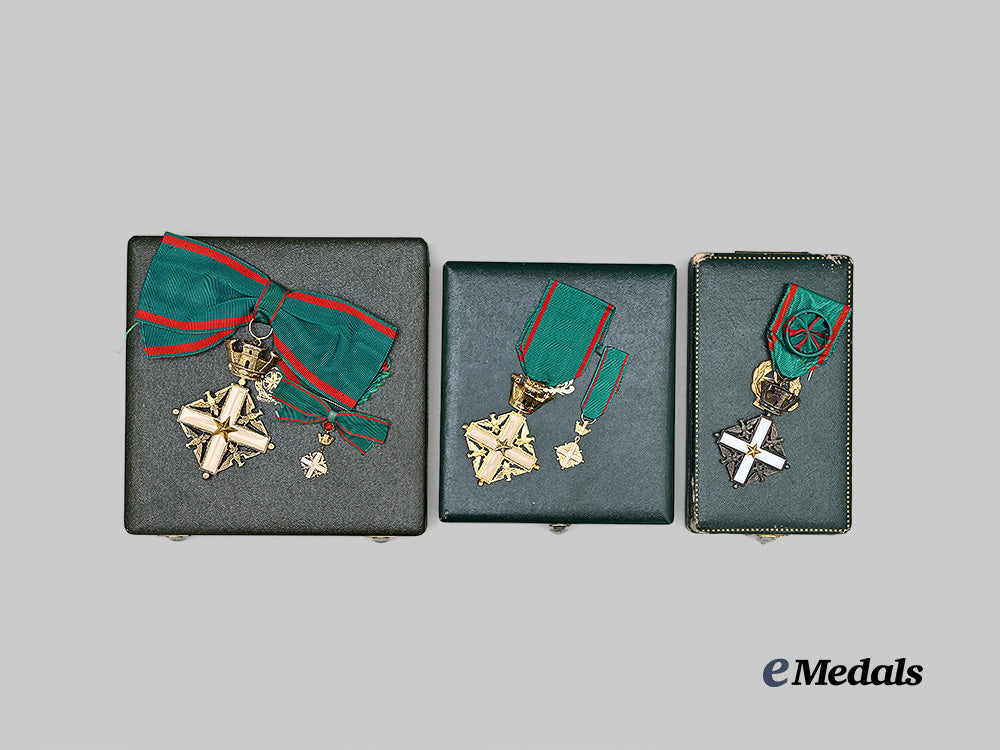 italy,_republic._three_orders_of_merit_of_the_italian_republic,_dame,_officer_and_knight_e_medals__m0625-127_7