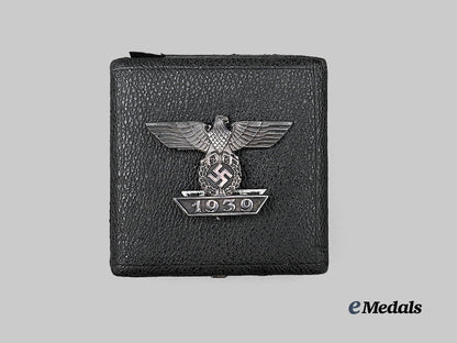 germany,_wehrmacht._a1939_clasp_to_the_iron_cross_i_class,_with_case,_by_eugen_schmidhäussler_e_medals__g61757_4