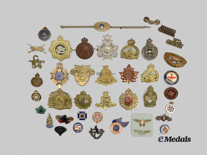canada._a_lot_of_first_and_second_war_badges_and_insignia_e_medals__c7209_3