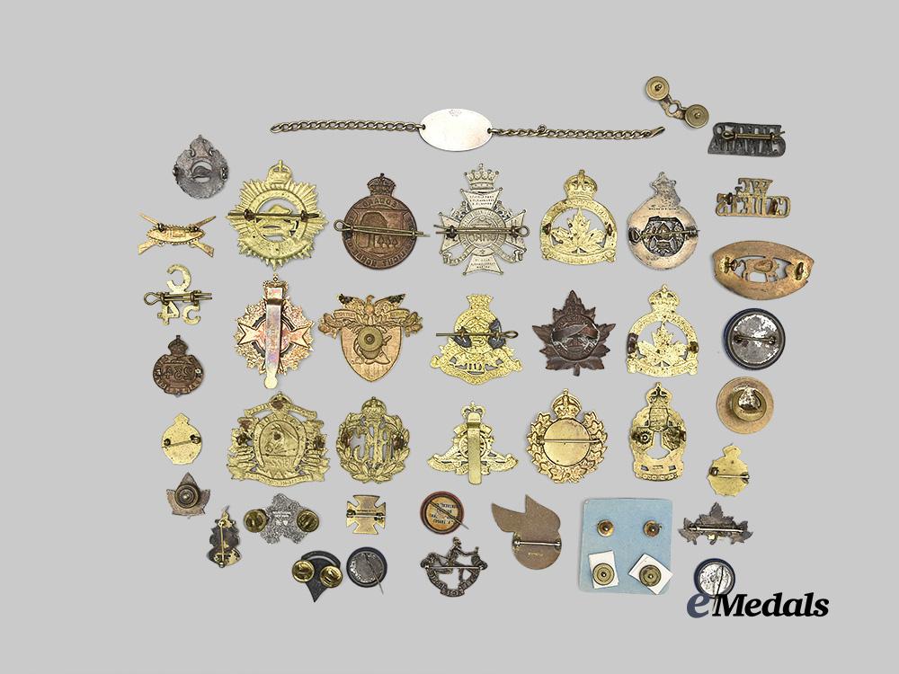 canada._a_lot_of_first_and_second_war_badges_and_insignia_e_medals__c7209_4