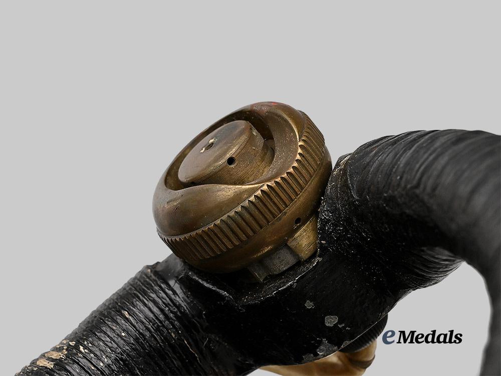 canada,_commonwealth._an_r_c_a_f_hawker_hurricane_spade_grip_e_medals__c7248_7