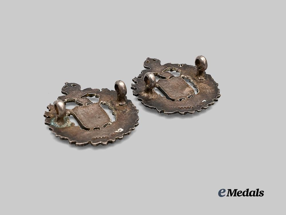 canada,_commonwealth._a_pair_of_lord_strathcona’s_horse_officer’s_collar_badges_e_medals__c7337_4