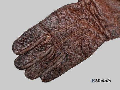 canada,_commonwealth._a_pair_of_brown_leather_r_c_a_f_pilot’s_gloves,_c.1940_e_medals__c7356_4