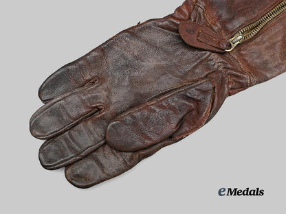 canada,_commonwealth._a_pair_of_brown_leather_r_c_a_f_pilot’s_gloves,_c.1940_e_medals__c7356_5