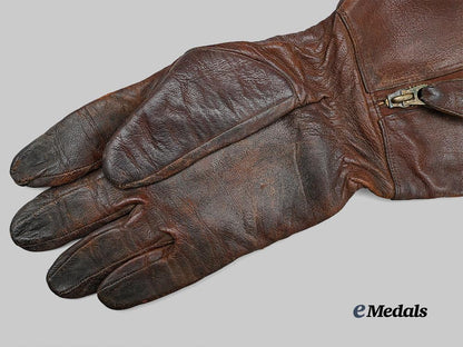 canada,_commonwealth._a_pair_of_brown_leather_r_c_a_f_pilot’s_gloves,_c.1940_e_medals__c7356_8