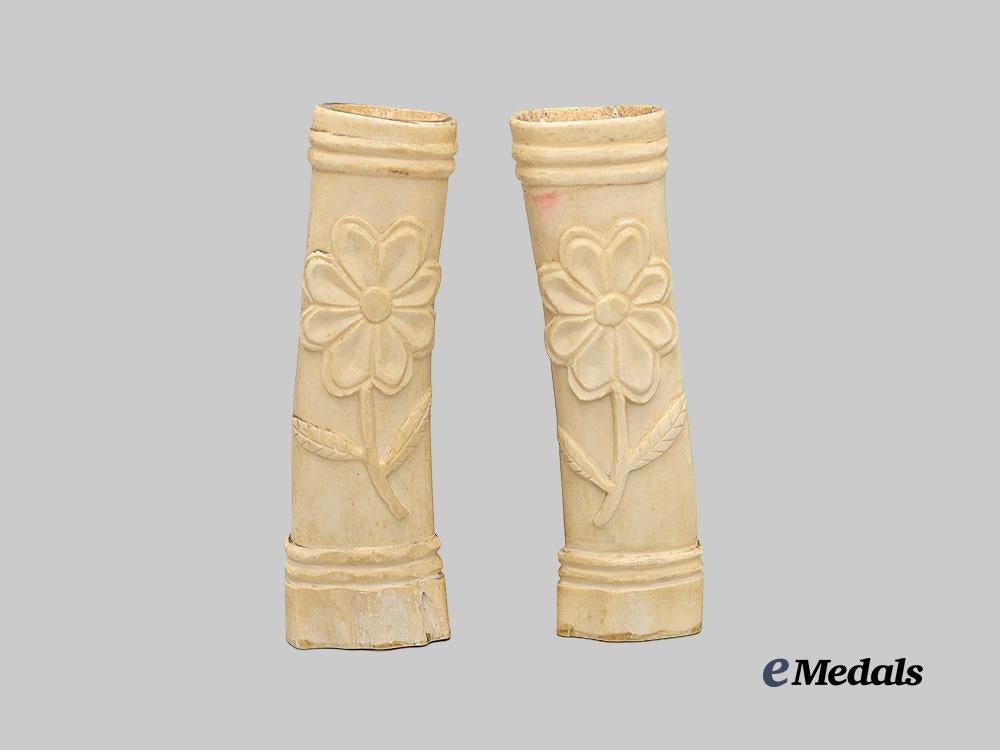 canada,_commonwealth._a_pair_of_carved_bone_candlesticks_from_pleasantville_internment_camp,1940_e_medals__c7381_3