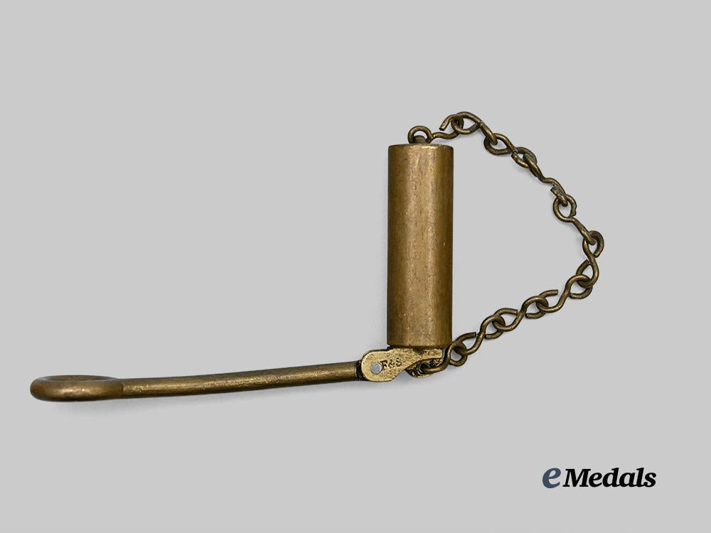 canada,_c_e_f._two_canadian_army_issued_field_gear_items_e_medals__c7391_4