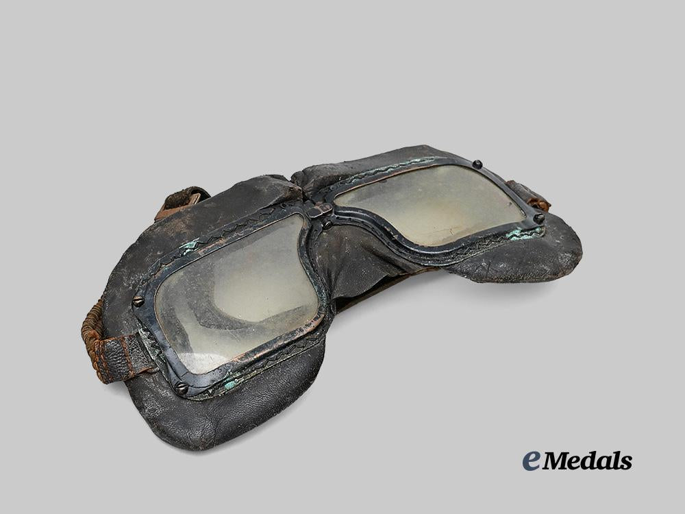 canada,_commonwealth._a_pair_of_r_c_a_f_mk_i_i_i_a_flight_goggles_e_medals__c7393_5