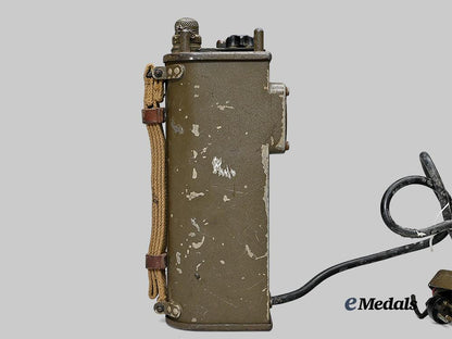 canada,_commonwealth._a_second_war_wireless_radio_set_no.27,_by_rogers-_majestic,1943_e_medals__c7397_10
