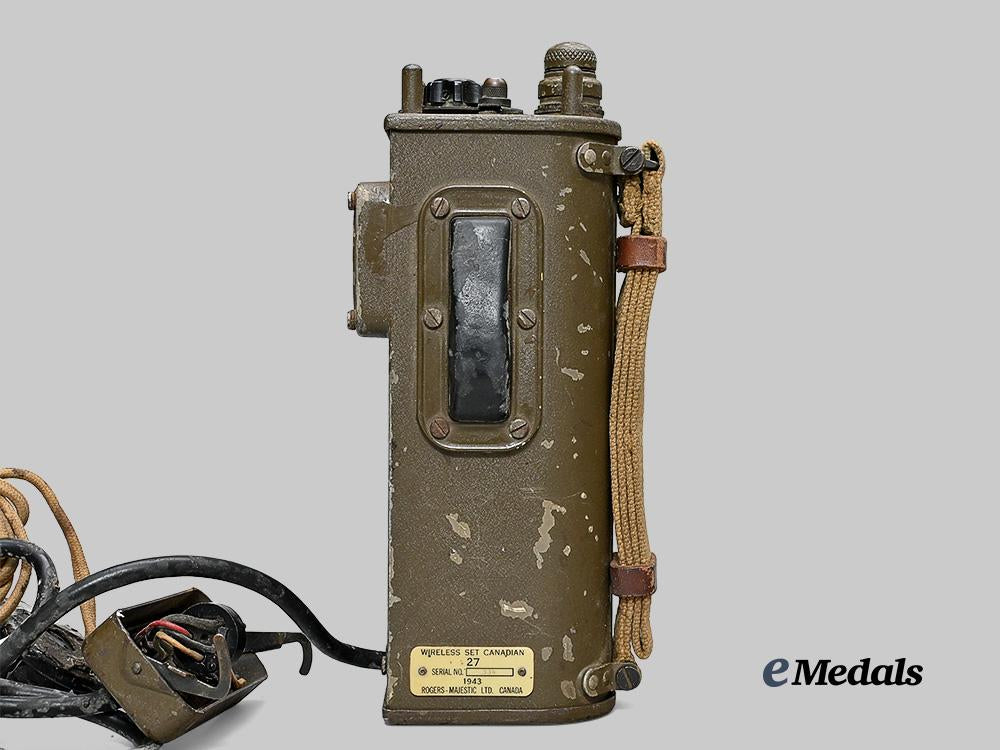 canada,_commonwealth._a_second_war_wireless_radio_set_no.27,_by_rogers-_majestic,1943_e_medals__c7397_8