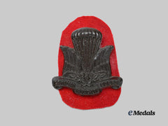 Canada, Commonwealth. A 1st Canadian Parachute Corps Bakelite Cap Badge