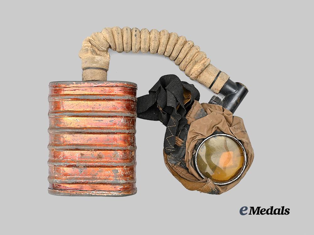 canada,_c_e_f._a_first_war_british_small_box_respirator_to_pte._jukes,_renowned_first_war_artist,1917_e_medals__c7492_11