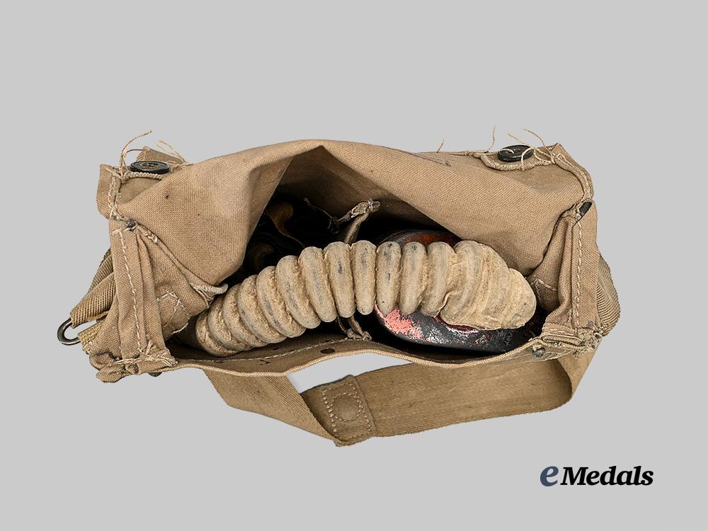 canada,_c_e_f._a_first_war_british_small_box_respirator_to_pte._jukes,_renowned_first_war_artist,1917_e_medals__c7492_7