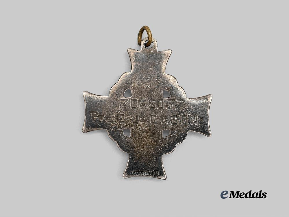 canada,_c_e_f._a_first_war_memorial_cross_to_pte._e._jackson,_died_of_illness,1918_e_medals__c7508_3