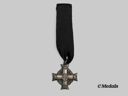canada,_c_e_f._a_first_war_memorial_group_to_pte._thomas,_died_of_gas_poisoning,1917_e_medals__c7532_13