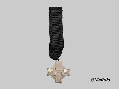 canada,_c_e_f._a_first_war_memorial_group_to_pte._thomas,_died_of_gas_poisoning,1917_e_medals__c7532_15