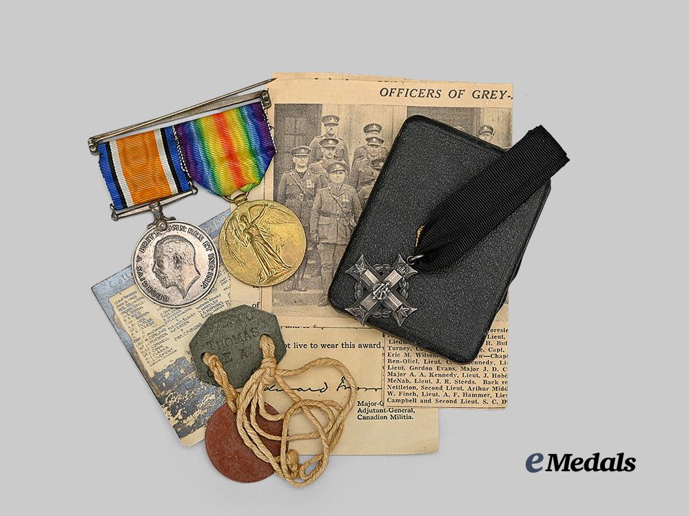 canada,_c_e_f._a_first_war_memorial_group_to_pte._thomas,_died_of_gas_poisoning,1917_e_medals__c7532_2