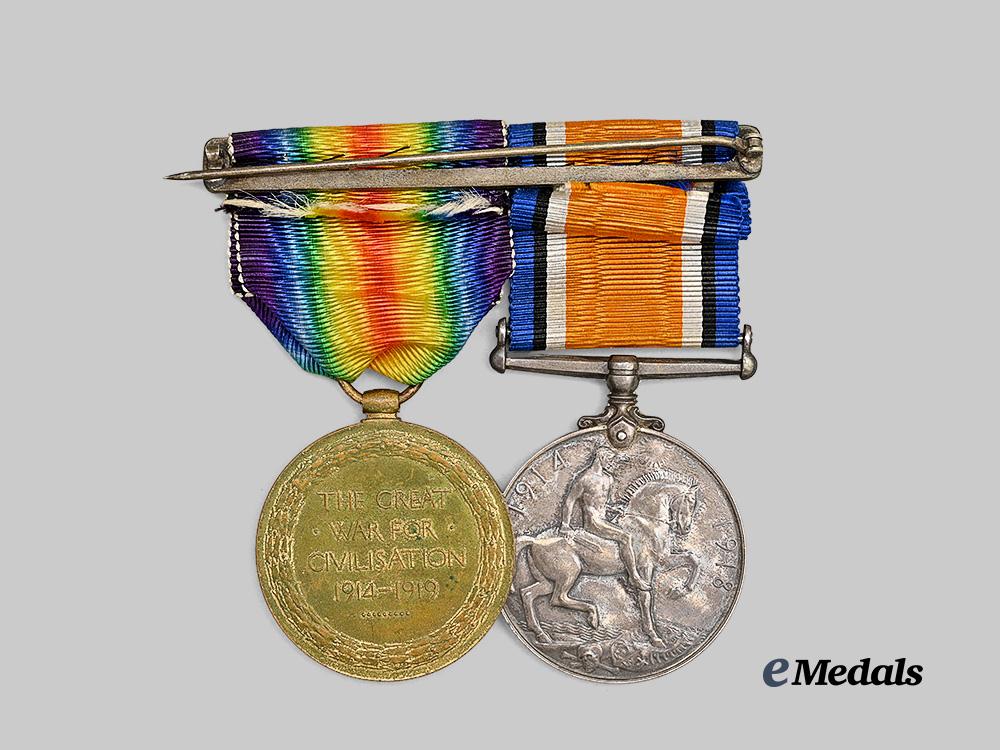 canada,_c_e_f._a_first_war_memorial_group_to_pte._thomas,_died_of_gas_poisoning,1917_e_medals__c7532_7