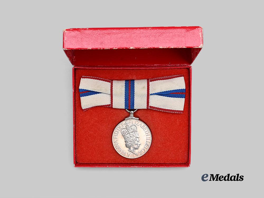 canada._a_queen_elizabeth_i_i_silver_jubilee_medal,_for_ladies,_in_case_e_medals__c7567_3